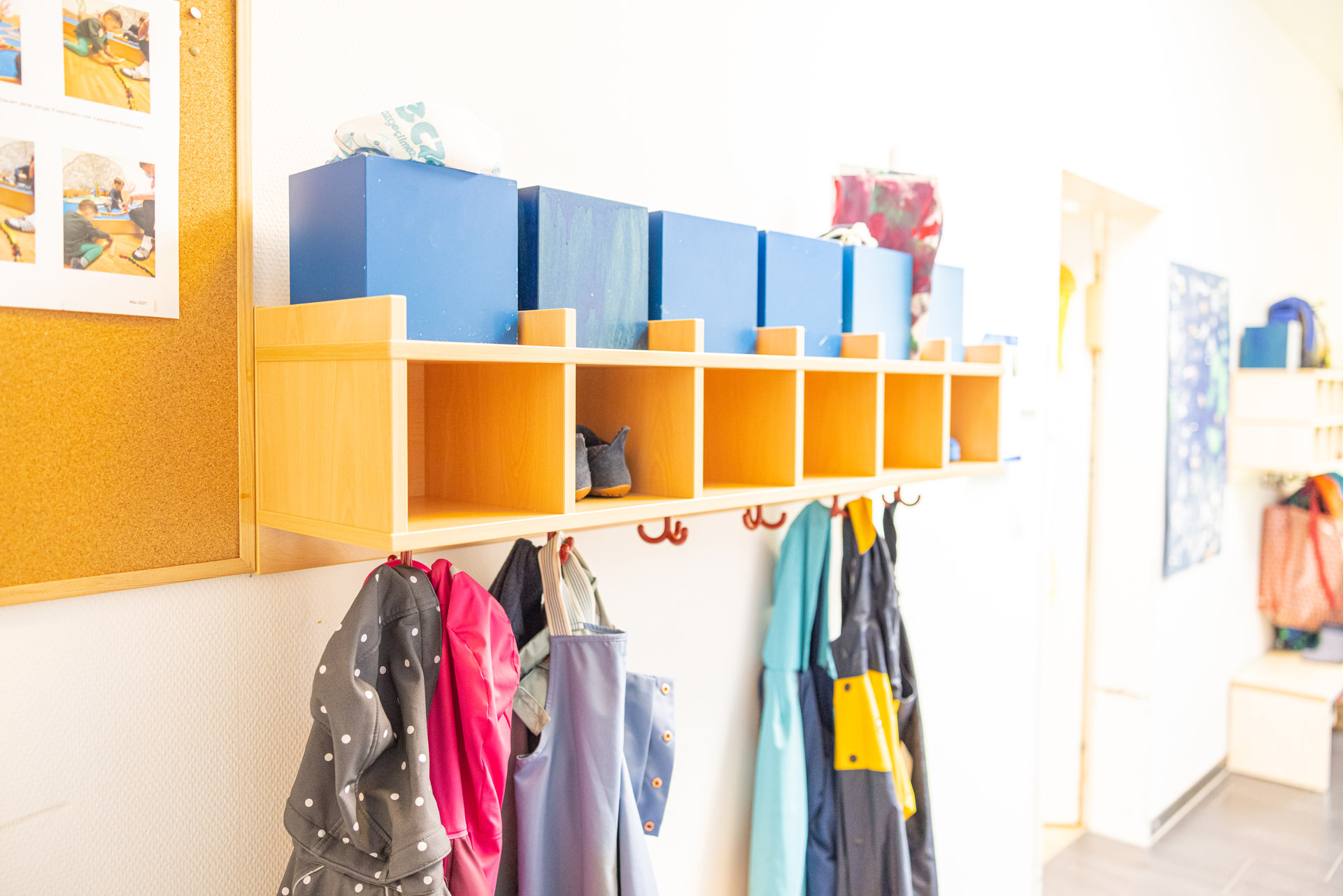 Kita kidsco Stein Garderobe der Kita Stein