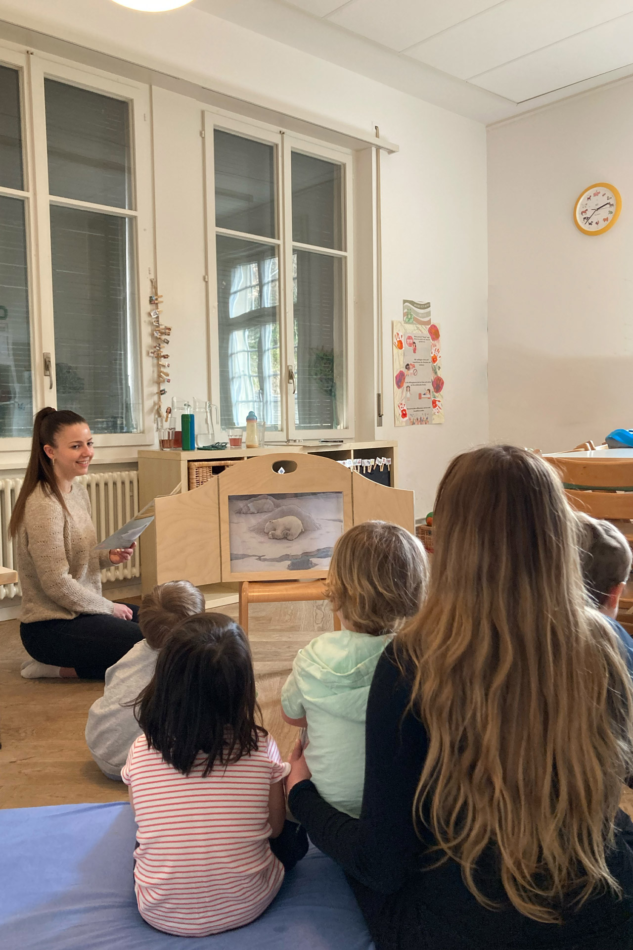 Kita kidsco Salem Vorlesen eines kleinen Theaterstückes