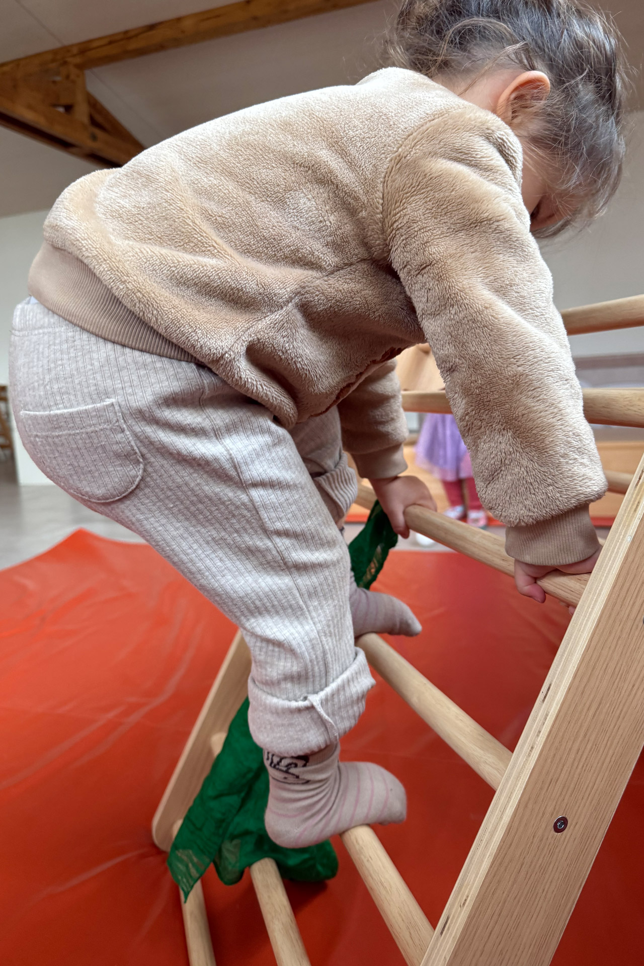 Kita kidsco Bözingen klettern in der Kita