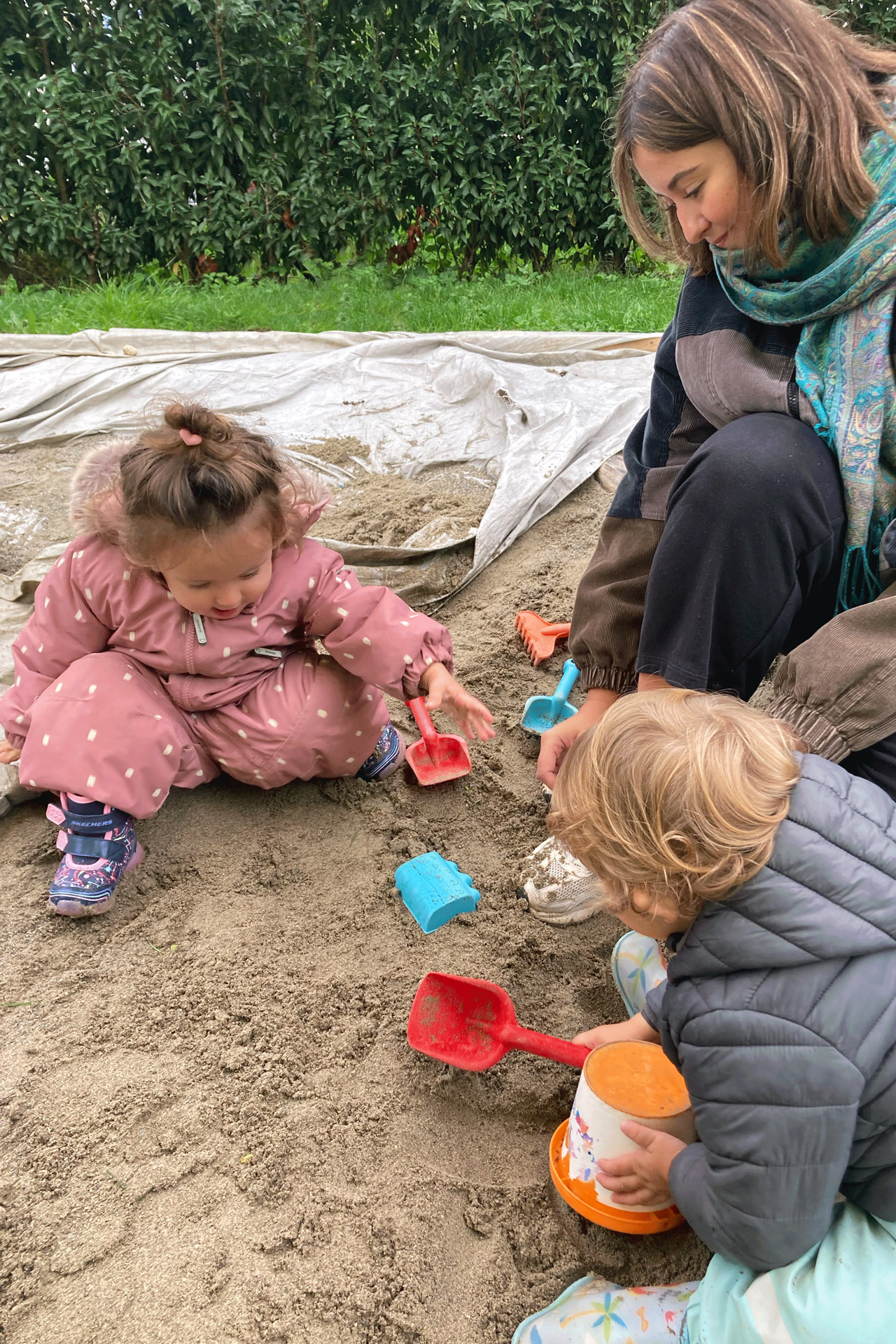 Kita kidsco Bözingen betreutes Spielen im Sandkasten