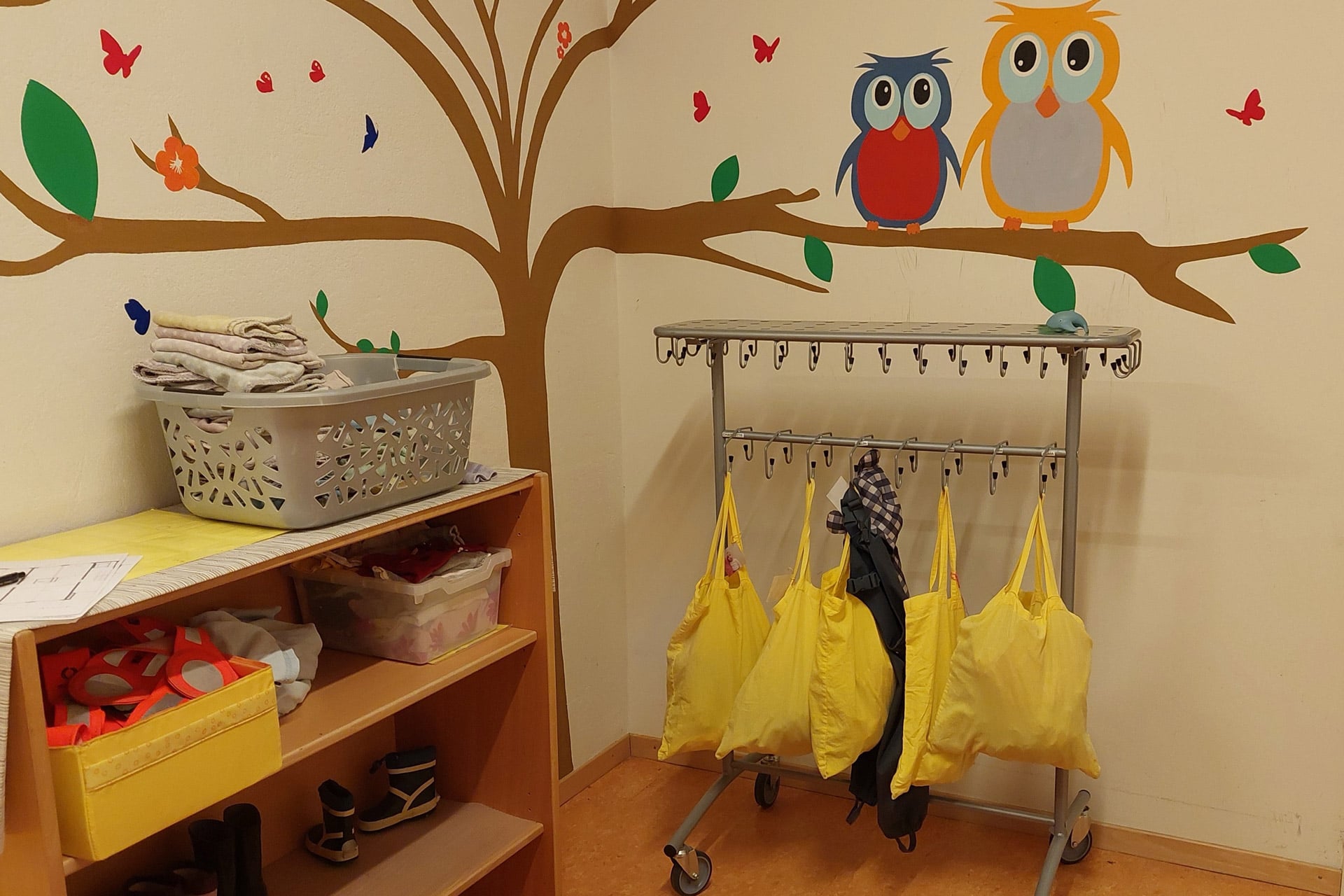 Kita kidsco Binzallee Garderobe der Kita Binzallee