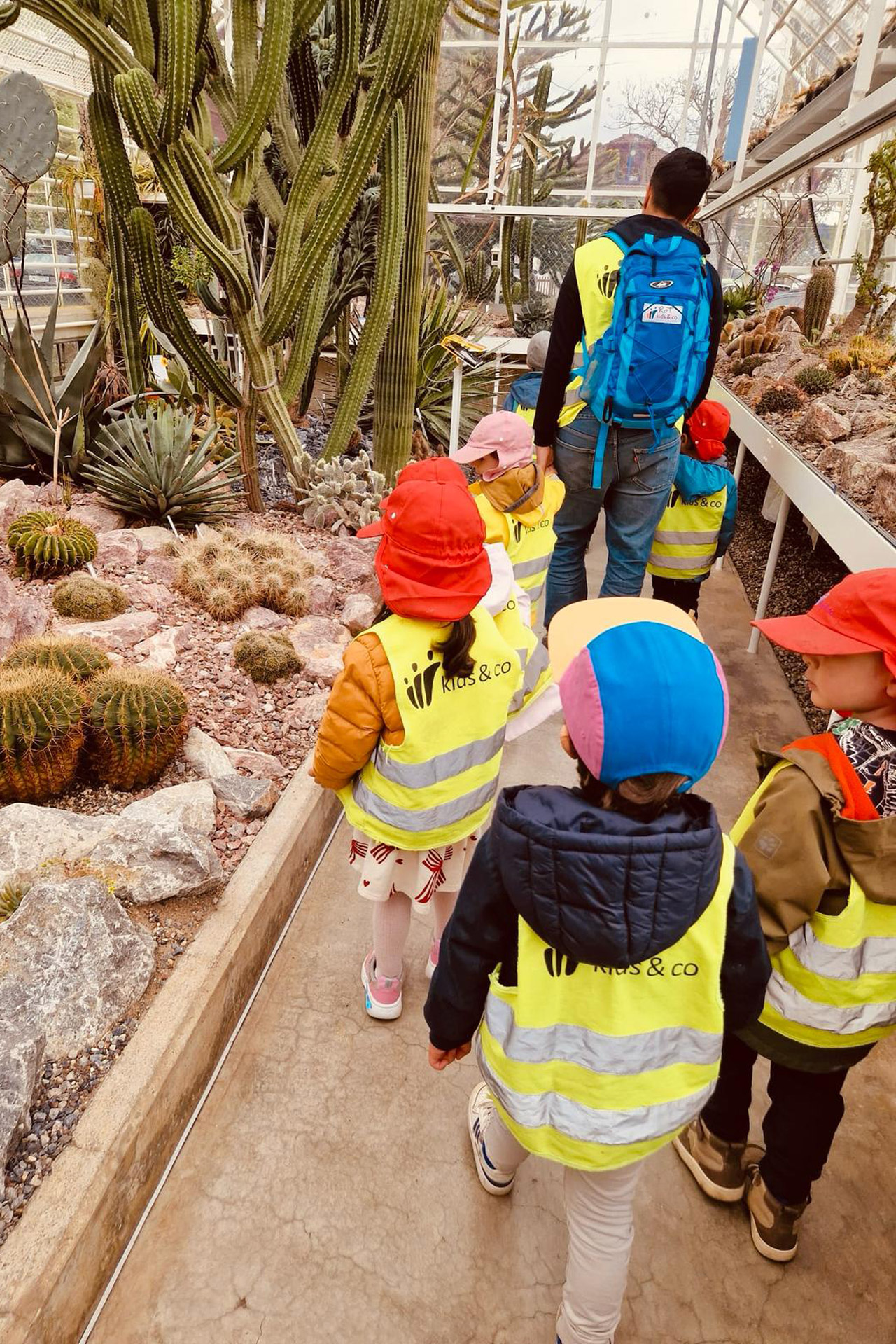 Kita kidsco City Kinder bei einem Ausflug in den Botanischen Garten