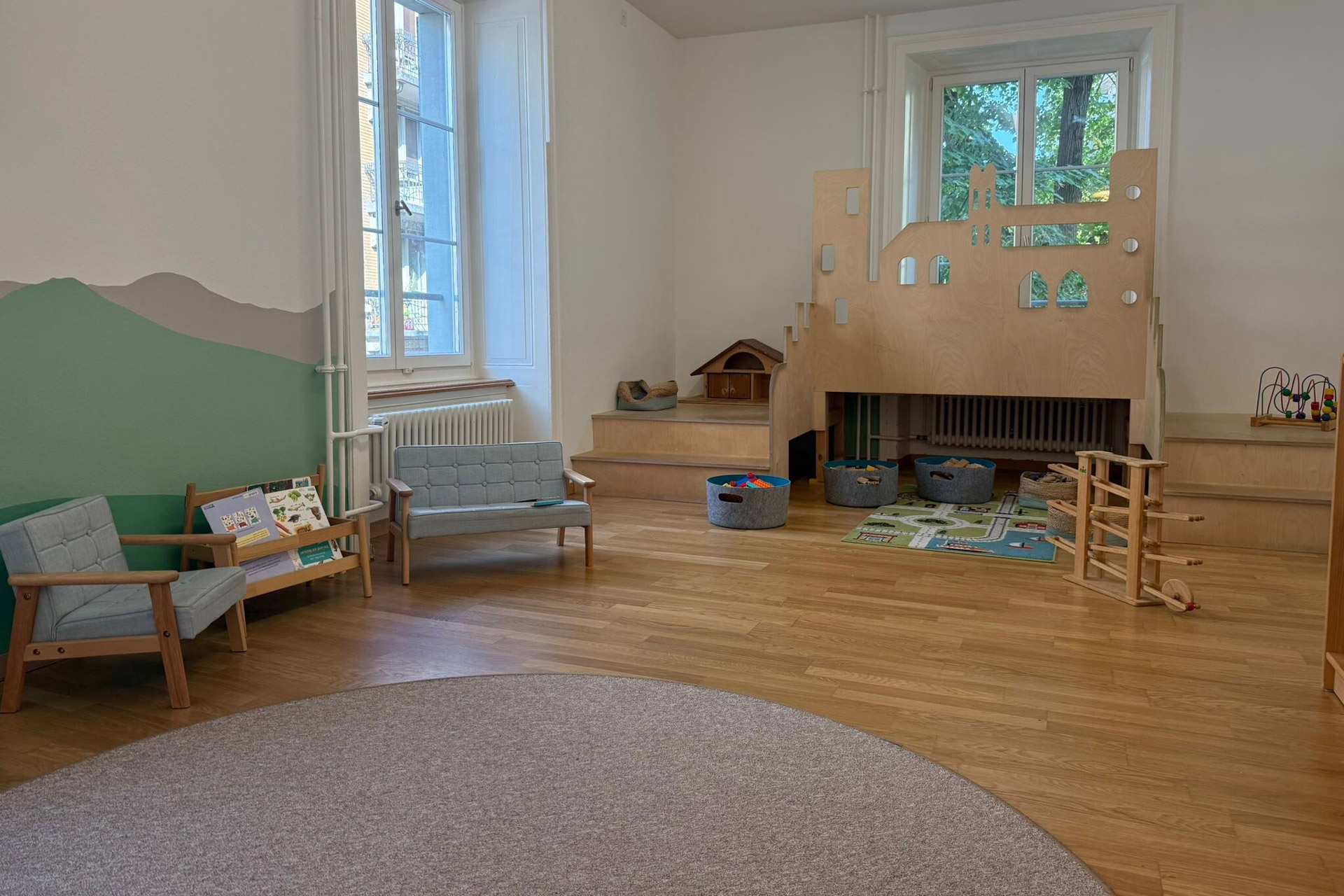 Kita kidsco Kreis 7 Bücherecke mit Möbel aus Holz