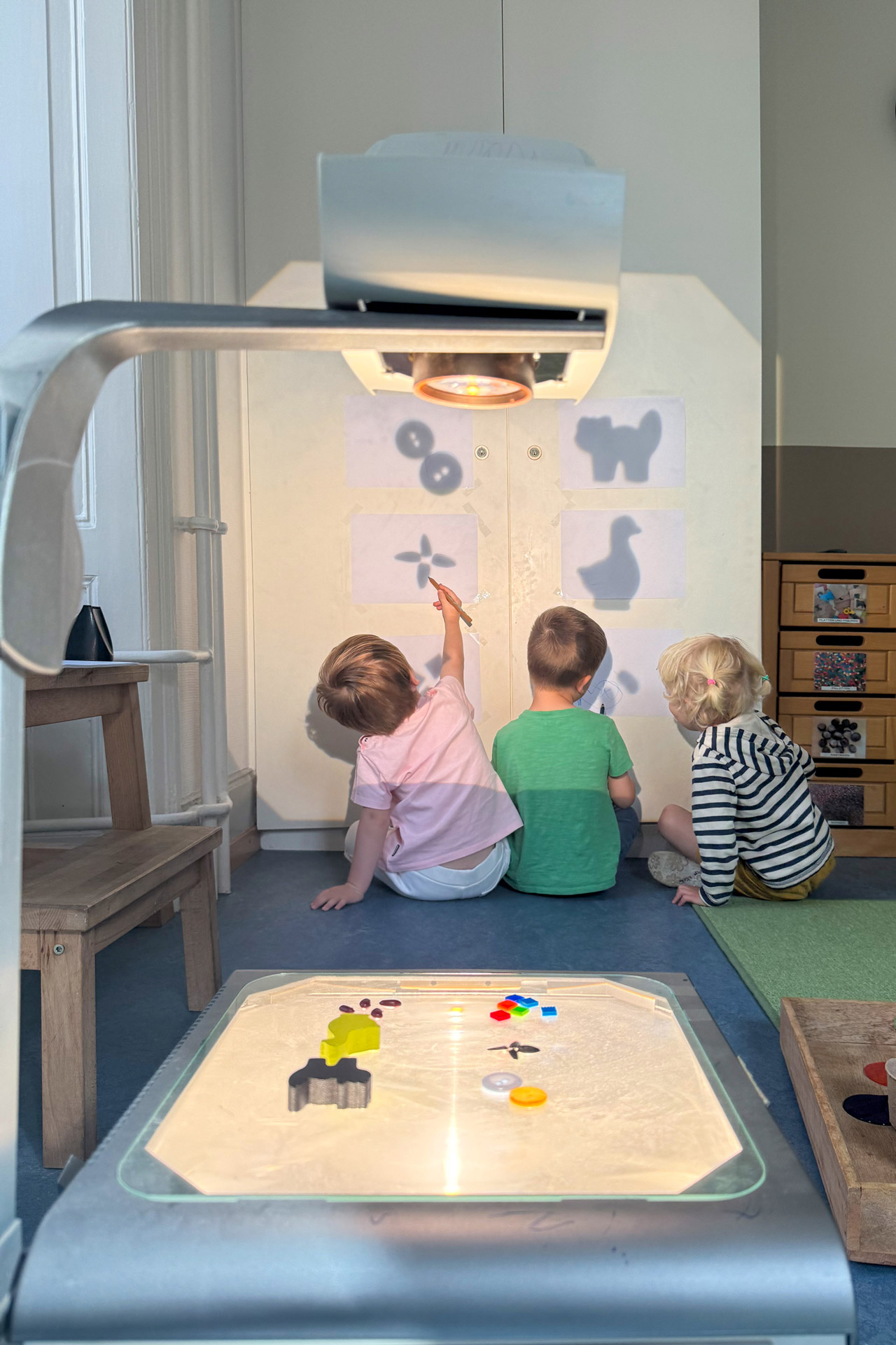 Kita kidsco Kreis 7 Kinder zeichnen Umrisse von Figuren