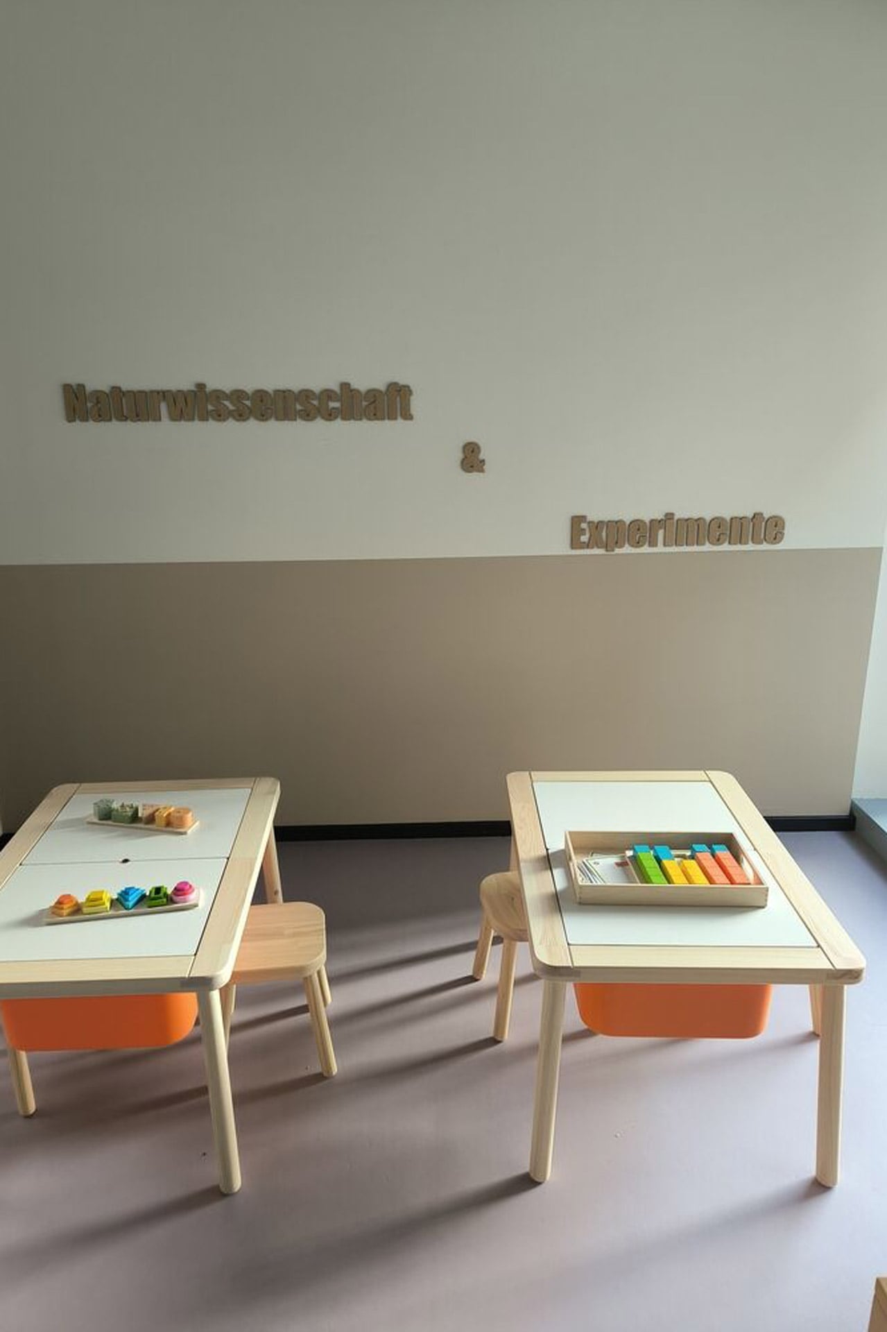Kita kidsco Letzibach Kita-Raum mit Experimente für die Kinder